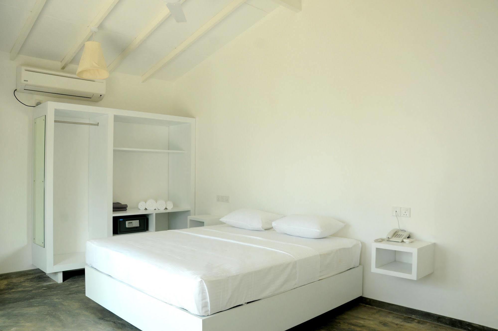 Global Surf Kabalana Hostel Ahangama