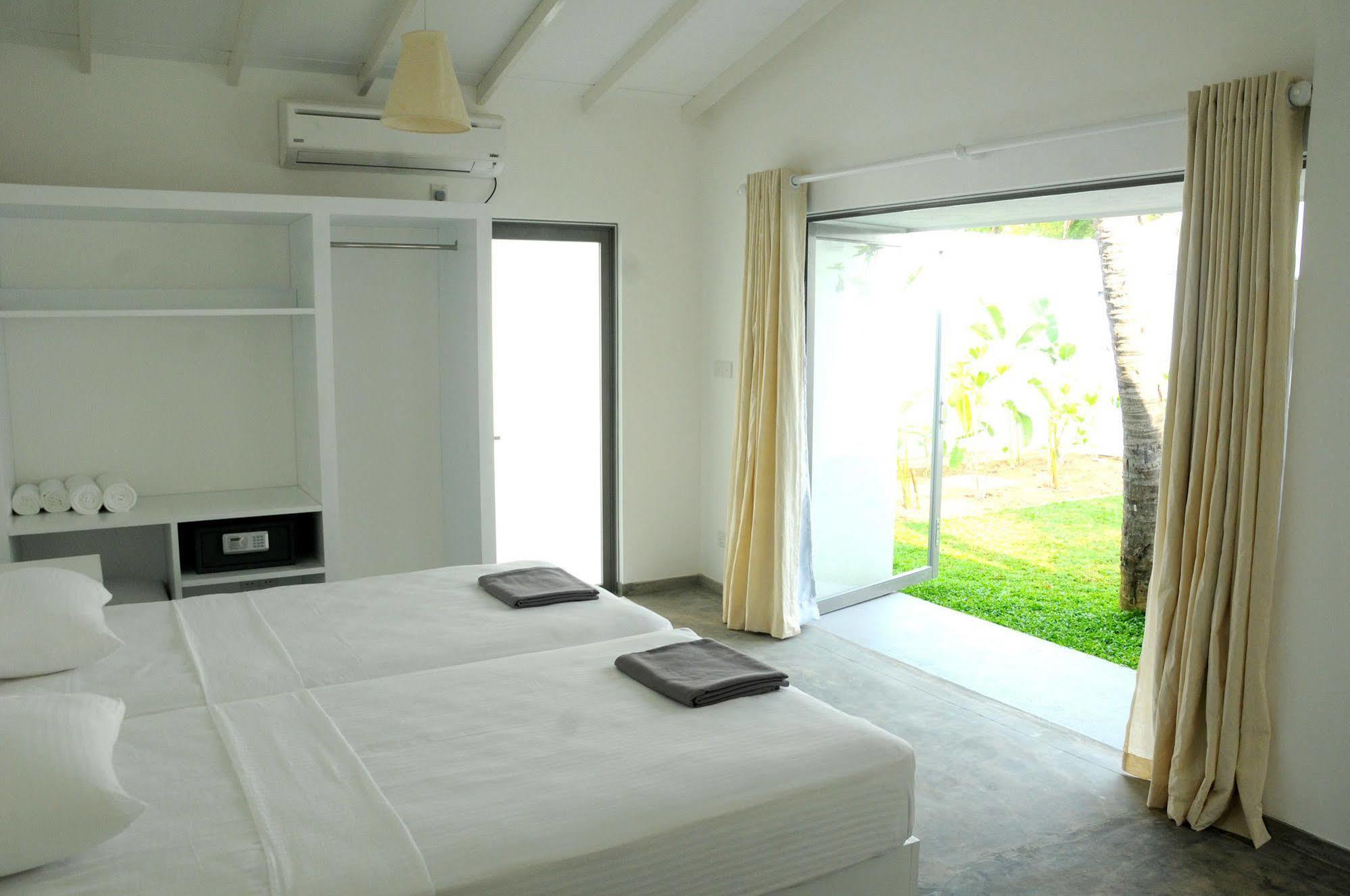 Global Surf Kabalana Hostel *